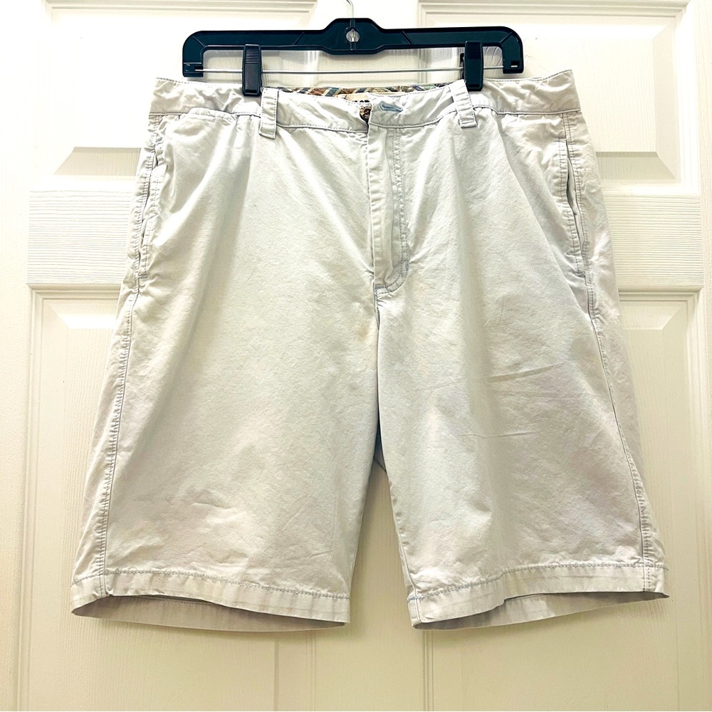 Mens “Taylor vintage” Bermuda shorts, size 34, Connecticut originals, 💯cotton